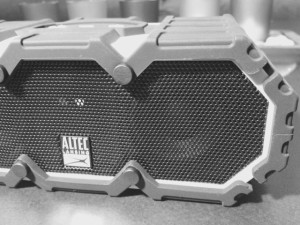 Altec-Lansing-BluetoothSpeaker-3